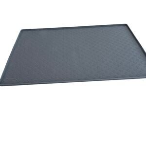 Rubber mat for pet food